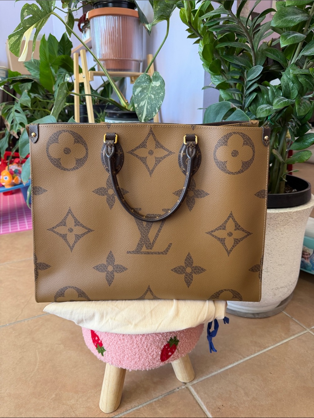 Louis Vuitton Monogram Oversized Canvas Tote in Brown